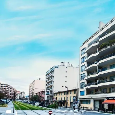 2p Moderne Proche Promenade Des Anglais, Apercu Daire *